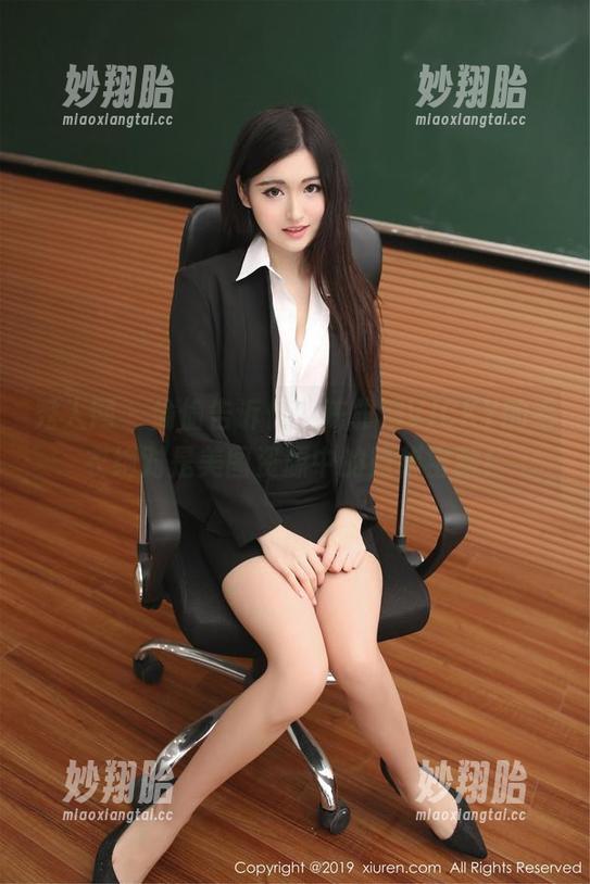 秀人网-陈雅漫VICKY 秀人网 - 偷偷告诉你,陈雅漫VICKY的毛衣绝对是美图资源中的隐秘宝藏!