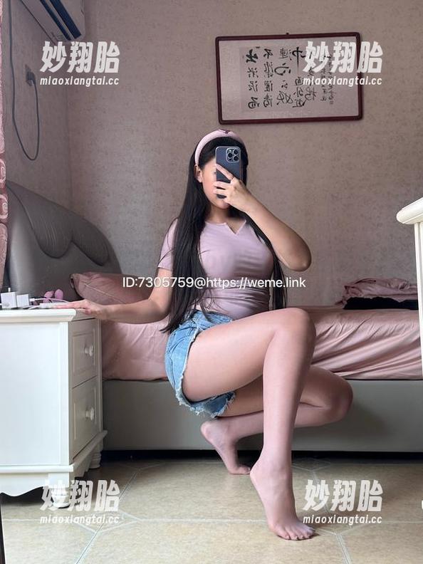 美邵女Baby 微密圈 - 美邵女Baby的连体丁字装私拍作品:哇,原来可以这样玩!