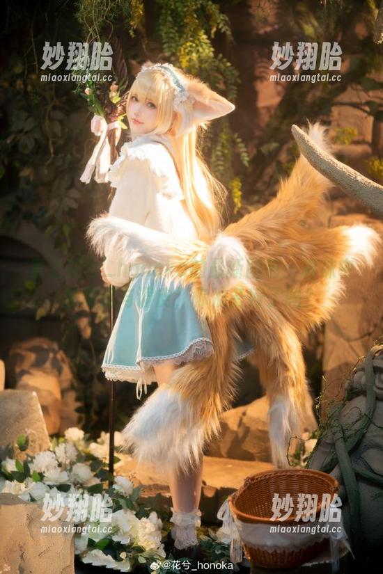 花兮_honoka 爱上花兮_honoka的最新图包:棉袜中的甜蜜与调皮,你准备好了吗?