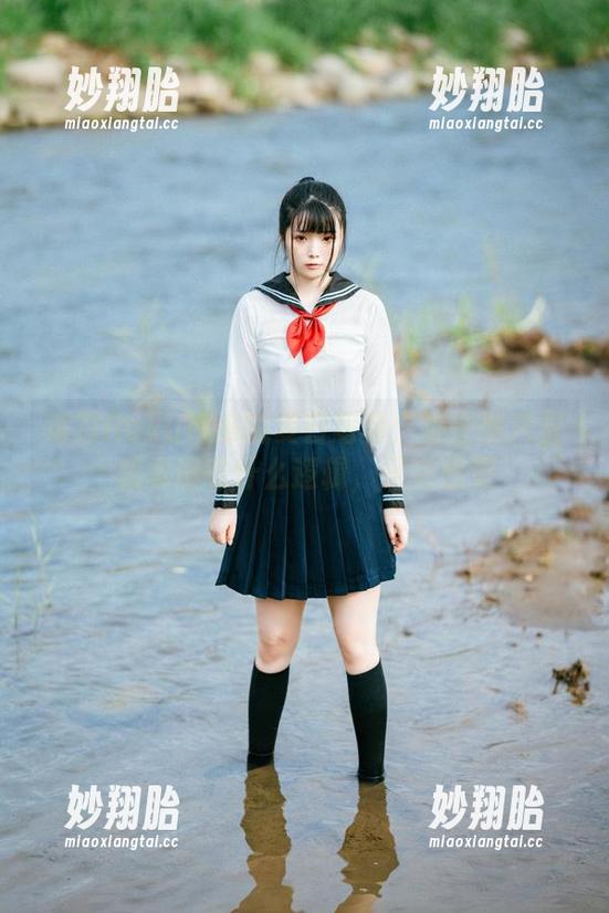 落落Raku带来的夏日写真：那些图片里根本没有什么逻辑，只有感觉