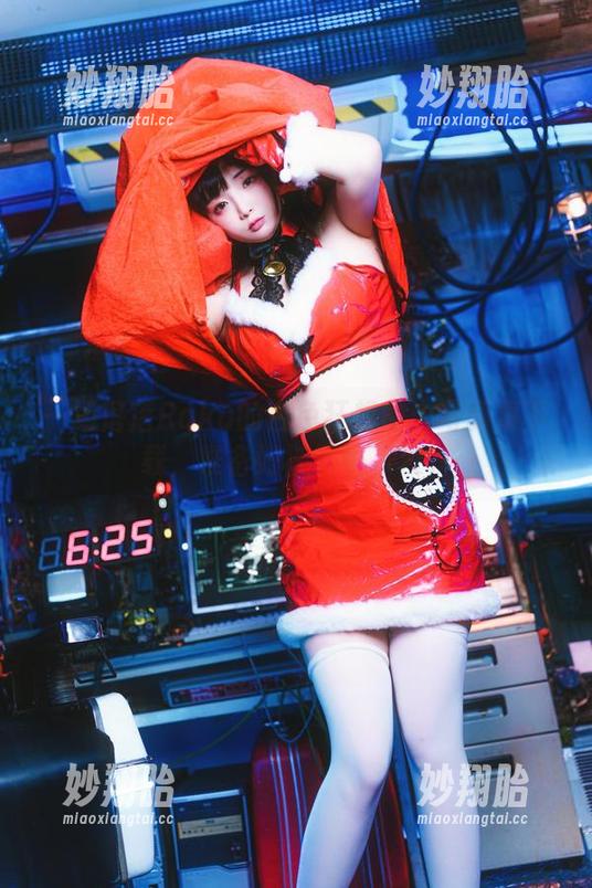 落落Raku 一场落落Raku的白色狂想曲:写真集下载,准备好被吸引了没?