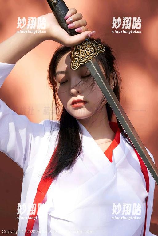蜜桃社-萌美Moemi 蜜桃社 - 萌美Moemi的美图大分享——腿长到让我怀疑人生