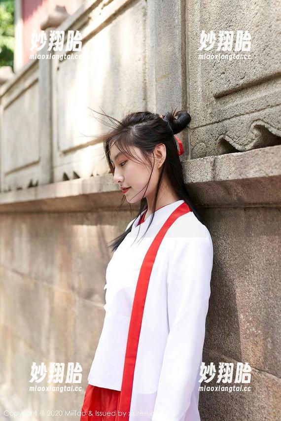 蜜桃社 - 美脚与无圣光的完美结合，许思铭作品引发的思考