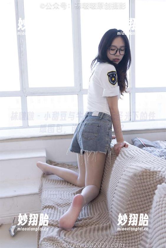 袜啵啵-小甜豆 袜啵啵 - 小甜豆与牛仔裤:无圣光下的性感图包,谁还在意阳光?