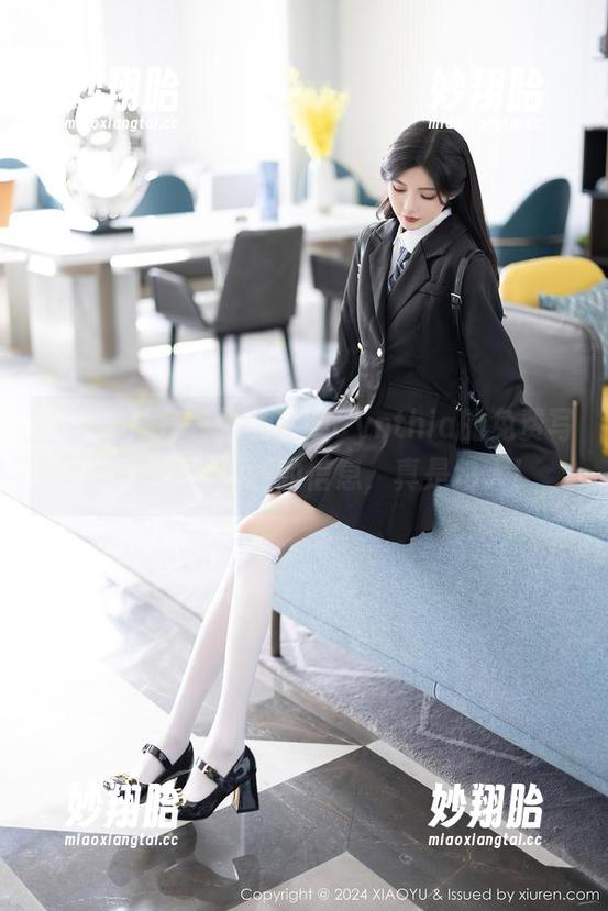 语画界-杨紫嫣Cynthia 语画界 - 每一张杨紫嫣Cynthia的免费写真都像是裤里丝的信息,真是勾人!