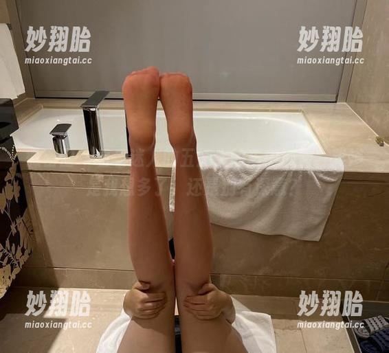 迷人的五姨太 微密圈 - 看看迷人的五姨太的车内原图,难道是我想多了,还是别有深意?