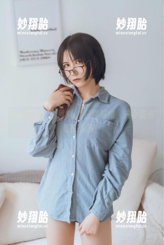 逐月Su 最新写真!逐月Su的日常猫娘,连小猫都想来参演!