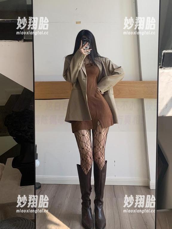 微密圈 - 这白色吊带丝的来头不小，快去下载陈佩奇的美图，有图有真相！