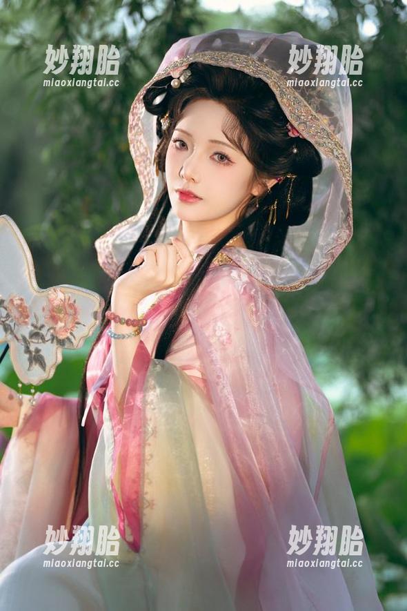 雯妹不讲道理 来嘛,看看雯妹不讲道理的恶魔大凤最新图集,不会后悔的!