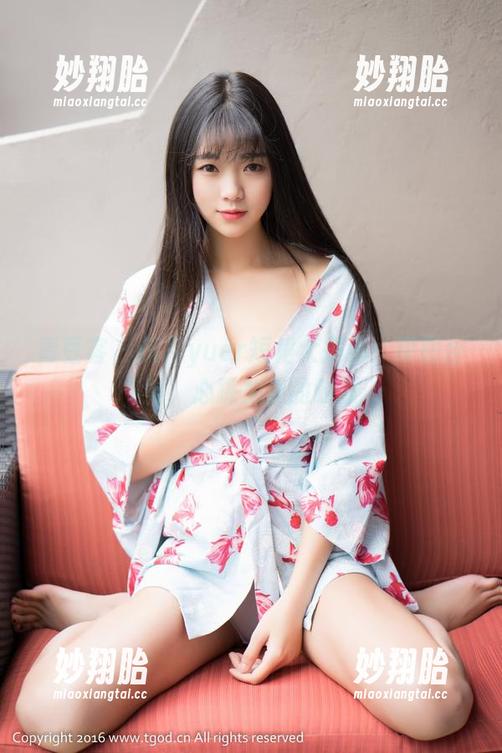 青豆客 - 伍月yuer短裙大揭秘：原图合集，心跳加速的时刻