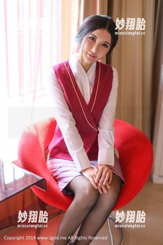 青豆客 - 刘飞儿Faye的校园写真：风中的刘海与神奇的学习态度！