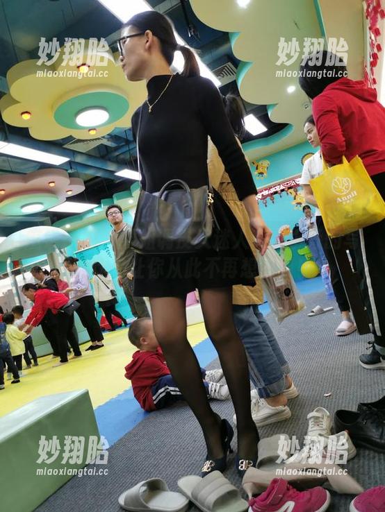 魔镜街拍-艾小青 魔镜街拍 - 学姐调皮又迷人:艾小青的写真作品让你从此不再想逃课!