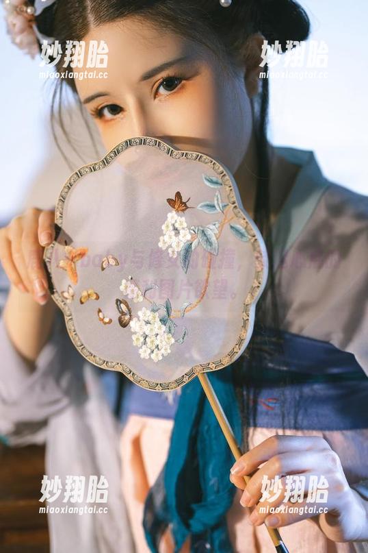 鹿八岁baby 鹿八岁baby与修女的碰撞,鼓起心底的福利图片欲望。